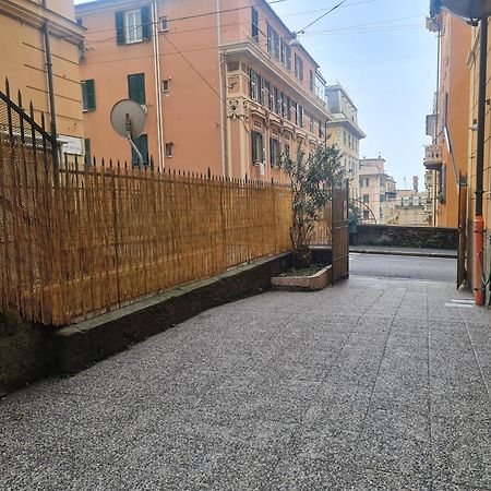 Ampio Appartamento Con 2 Posti Auto E Cortile Génova Exterior foto