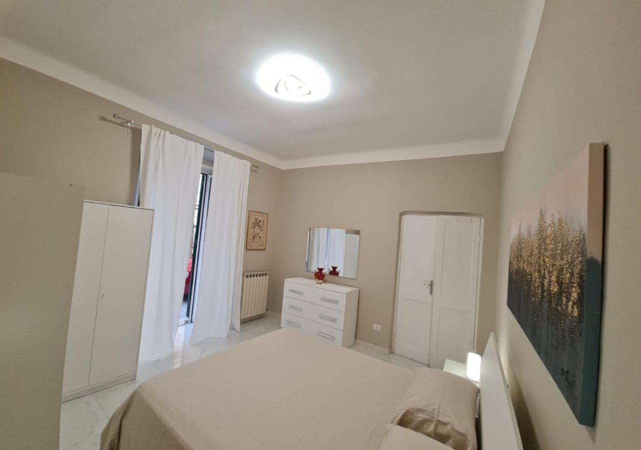 Ampio Appartamento Con 2 Posti Auto E Cortile Génova Exterior foto